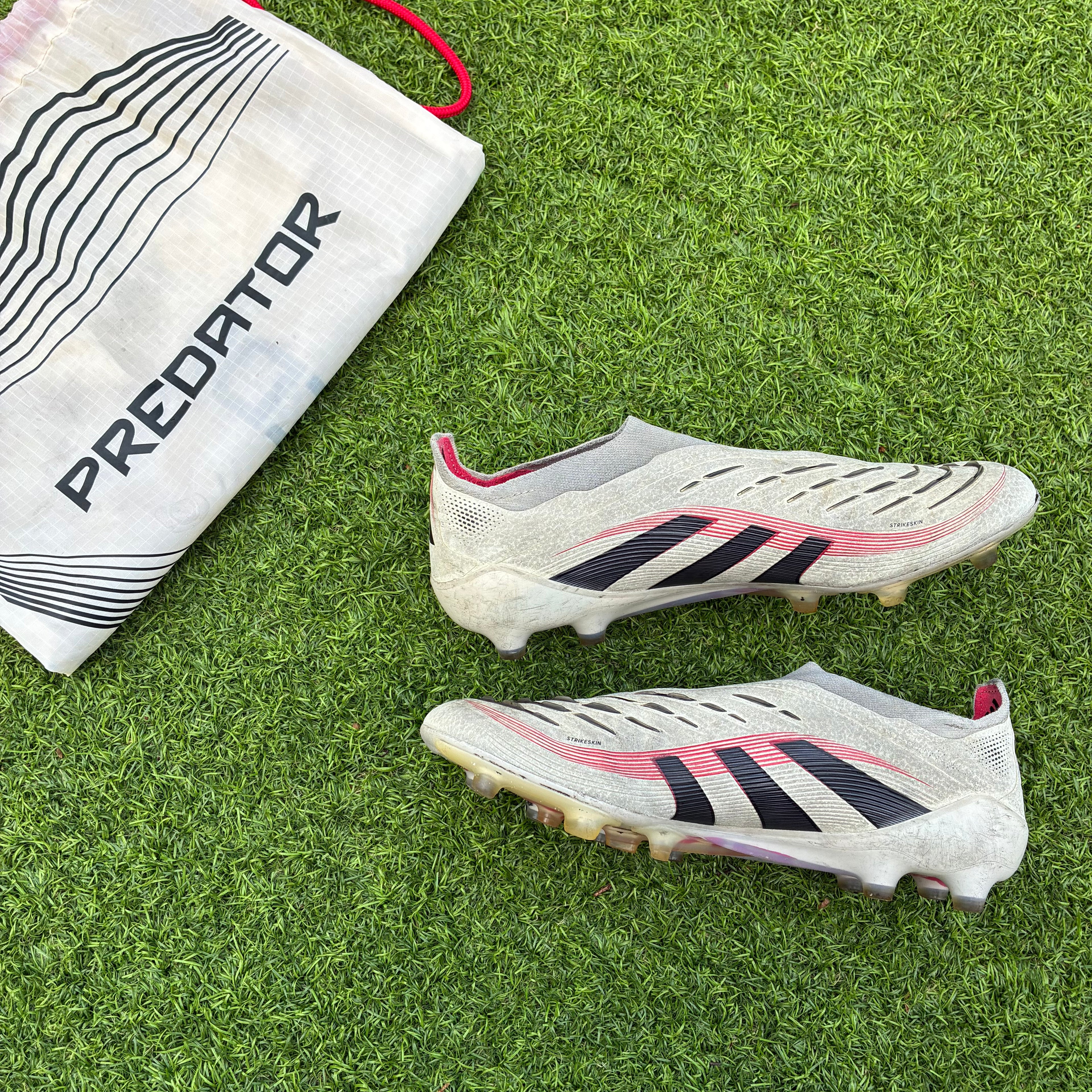 ADIDAS PREDATOR ELITE LACELESS AG CHAMPAGNE (taille 41.5)