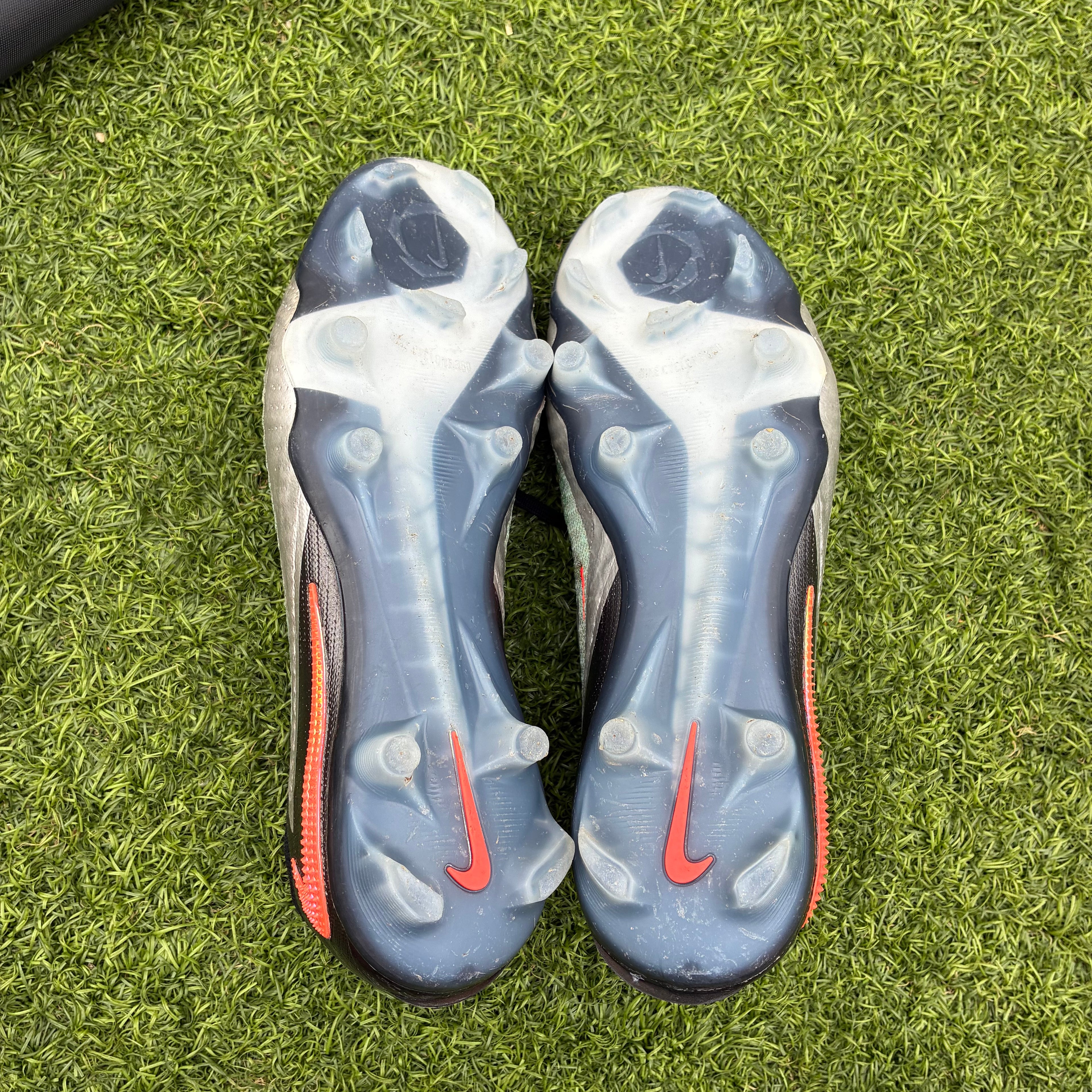 NIKE PHANTOM 6 ELITE LOW CUT FG (Taille 39)