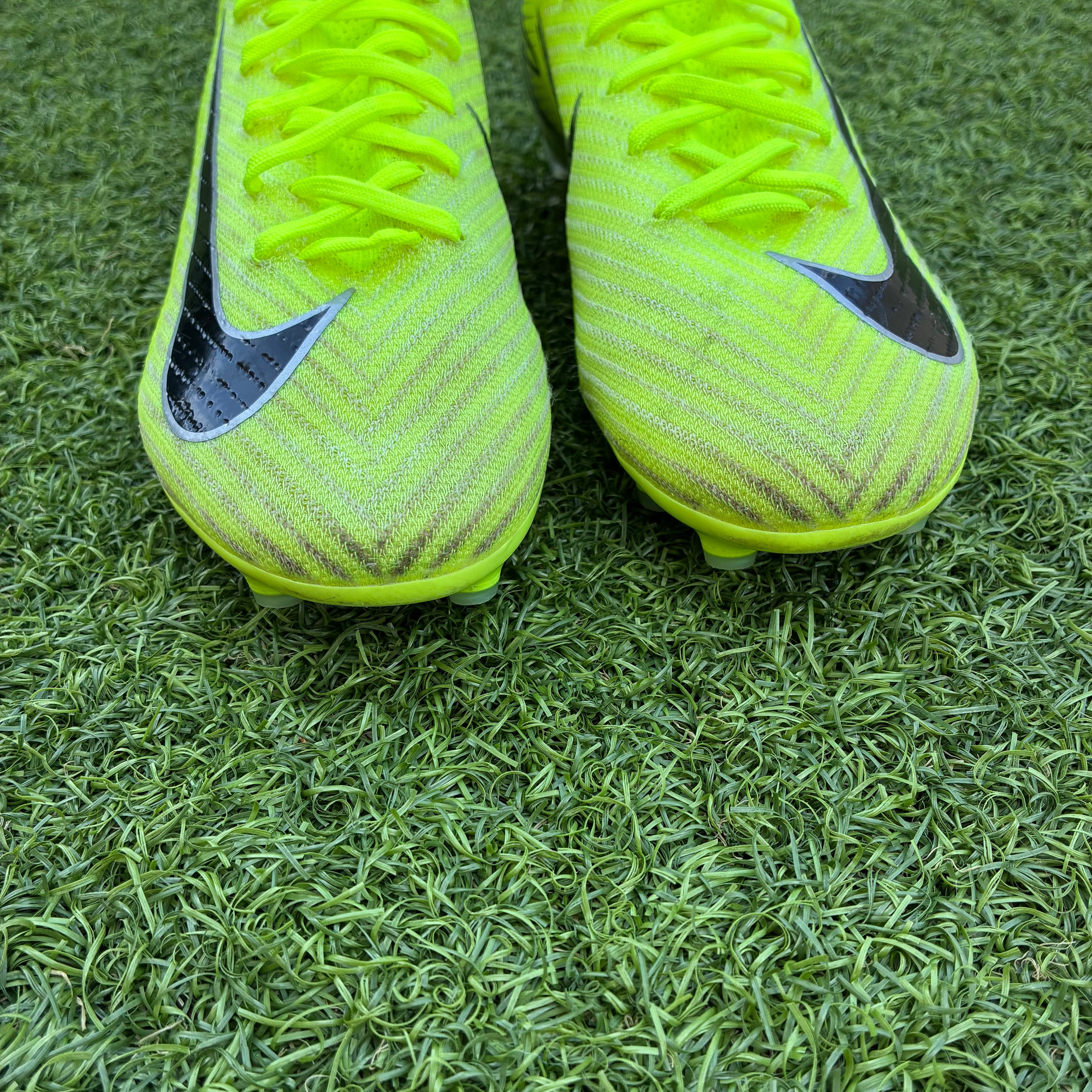 NIKE AIR ZOOM MERCURIAL SUPERFLY 10 ELITE FG MAD VOLTAGE (Taille 40)
