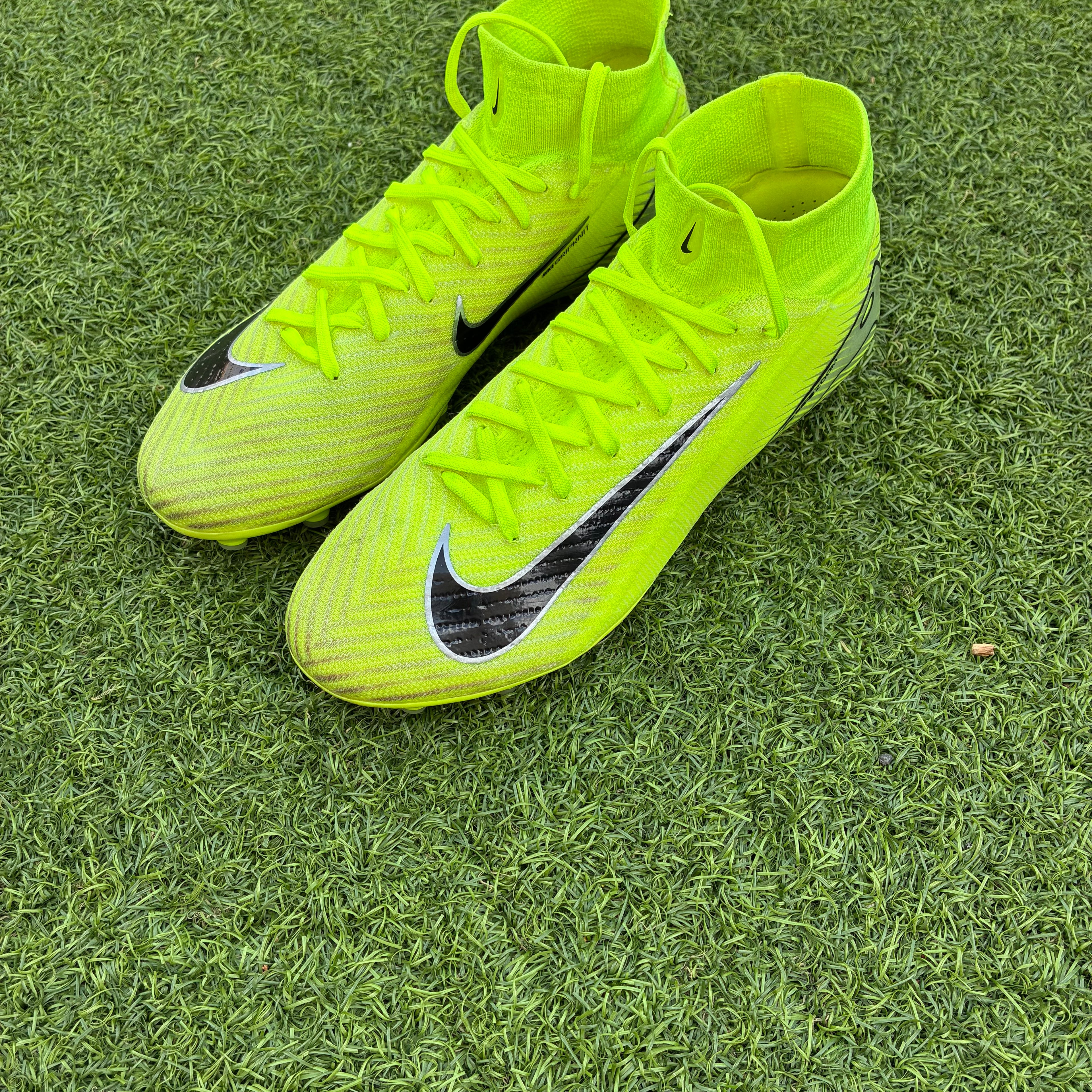 NIKE AIR ZOOM MERCURIAL SUPERFLY 10 ELITE FG MAD VOLTAGE (Taille 40)